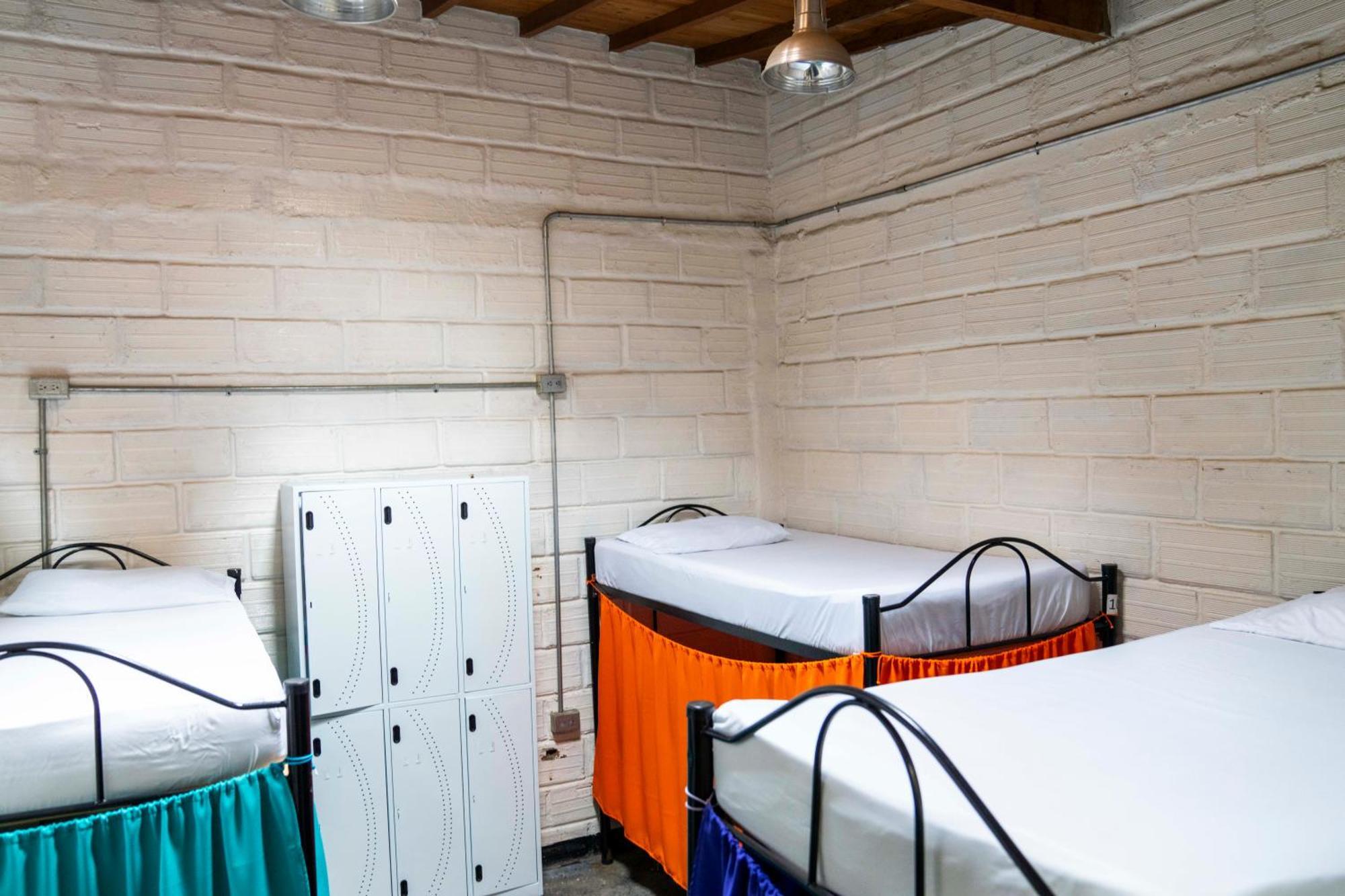 Hostal Casa Estacion Medellin Bagian luar foto